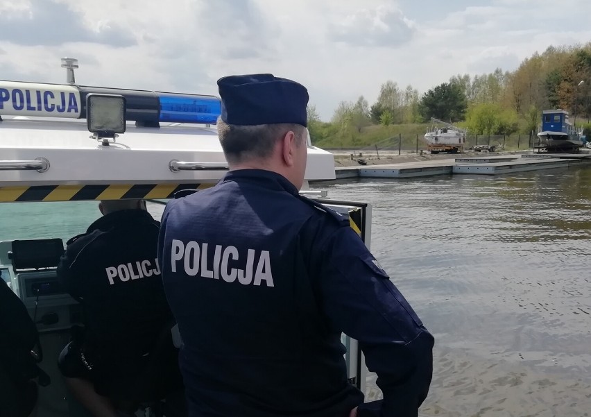 Policja wodna już pilnuje bezpieczeństwa na Zalewie Sulejowskim [ZDJĘCIA]