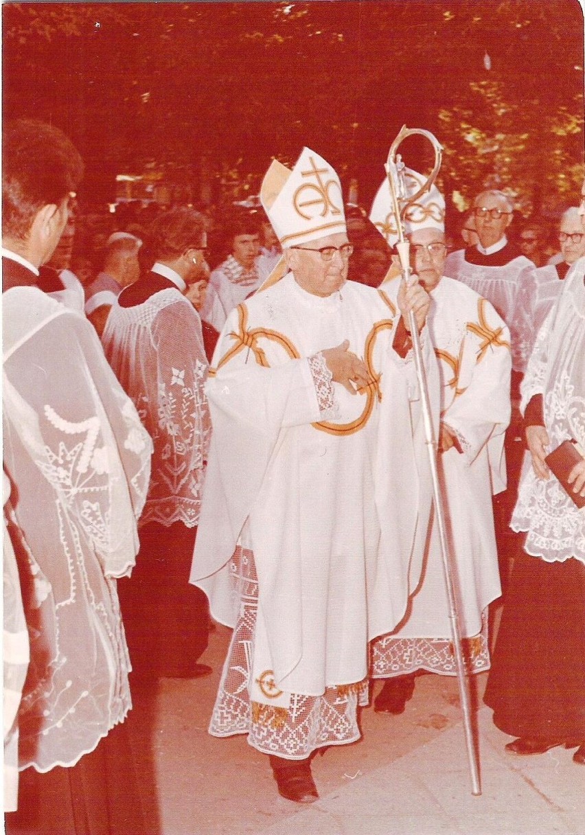 1975. konsekracja dzwonu Maryi biskup Ignacy Jeż
