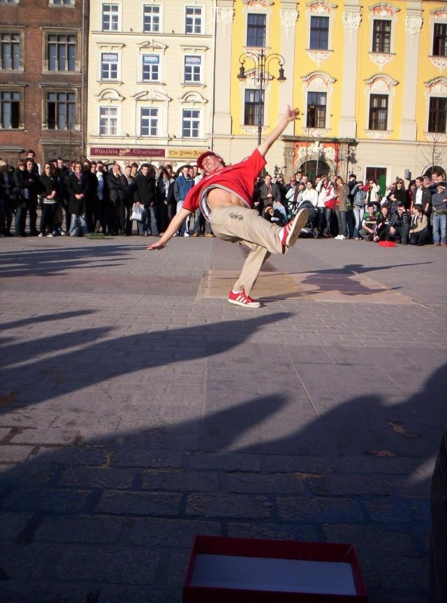 Kraków. Rynek Główny. Breakdance