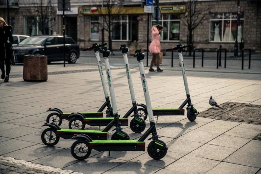 Koniec sezonu 2020. Elektryczne hulajnogi i skutery blinkee.city znikają z Białegostoku. Na czas zimy