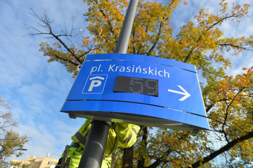 Parkowanie, Warszawa. Przy parkingach pojawią się tablice informujące o liczbie wolnych miejsc