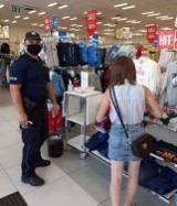 Policjanci i pracownicy Sanepidu skontrolowali sklepy i restauracje w powiecie chrzanowskim