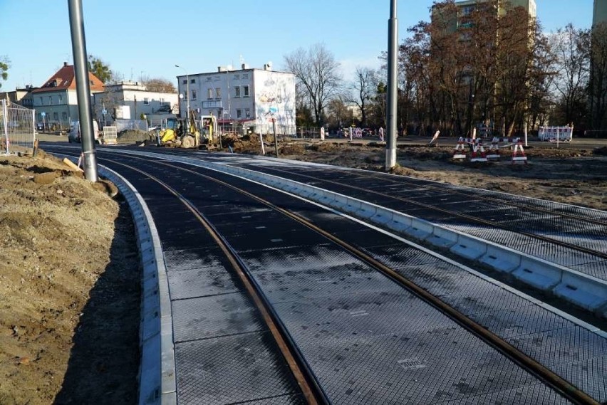 Prace na budowie tramwaju na Naramowice nie zwalniają i już...