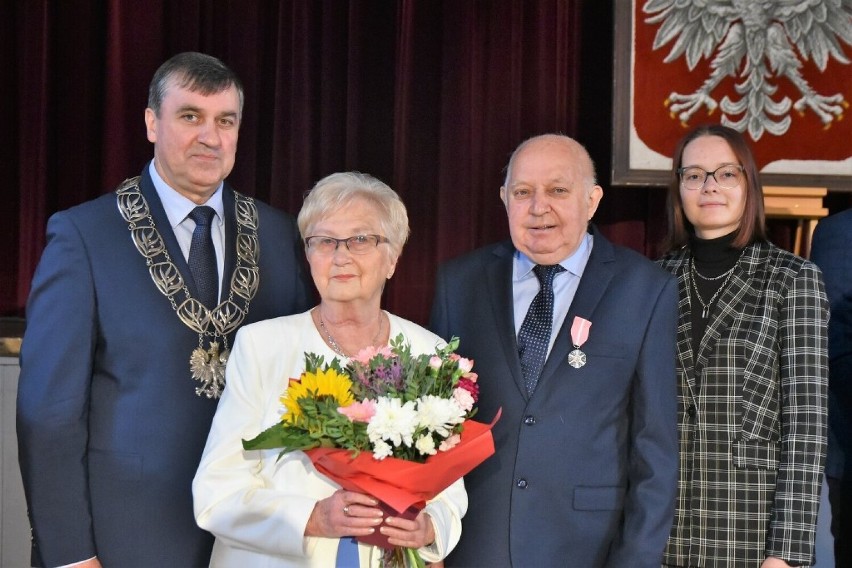 Wyróżnienie na 50-lecie małżeństwa. Cztery pary zostały uhonorowane medalami za „Długoletnie Pożycie Małżeńskie”