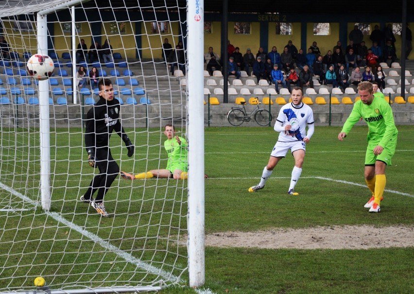 III liga. Radosny futbol Trzebini przegrywa w konsekwencją rywali [ZDJĘCIA]