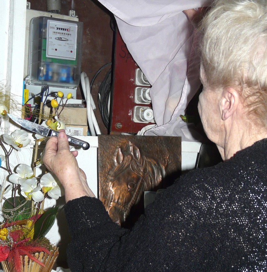 Brutalny napad na 76-letnią kobietę w Skierniewicach. Podał się za pracownika zakładu energetycznego