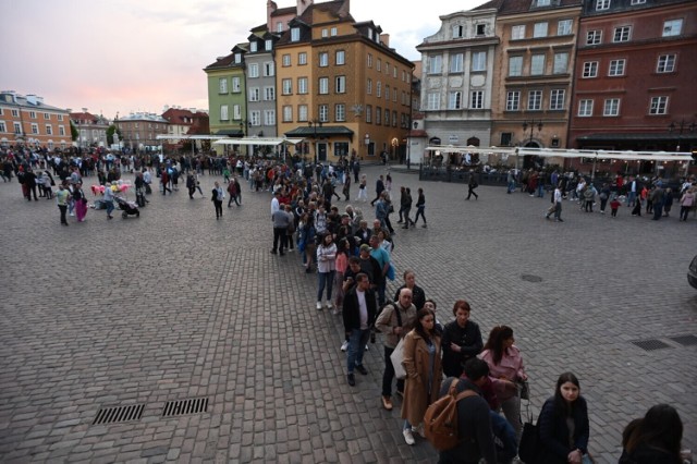 Tłumy miłośników nocnego zwiedzania podczas Nocy Muzeów 2023