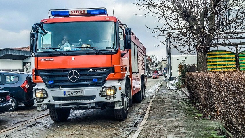 Dzisiaj około 13-stej w Żarach w budynku przy ulicy...