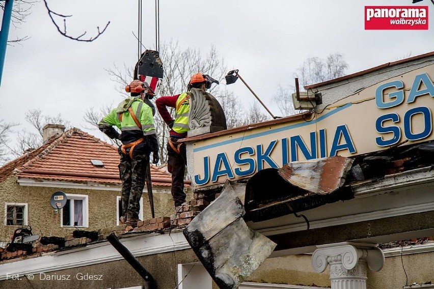  Szczawno-Zdrój: Ruszyła rozbiórka spalonego Zakładu Przyrodoleczniczego [ZDJĘCIA]