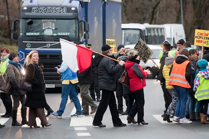 Blokada krajowej ósemki od Kobierzyc do granicy zakończona (zdjęcia: Duszniki-Zdrój, Polanica-Zdrój)