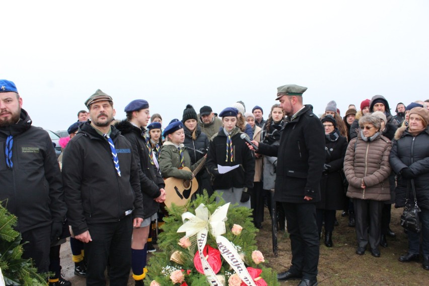 Ostatnia droga dh Jerzego Gimiera. Pożegnali go słowami harcerskiej modlitwy i piosenek, które lubił (zdjęcia)