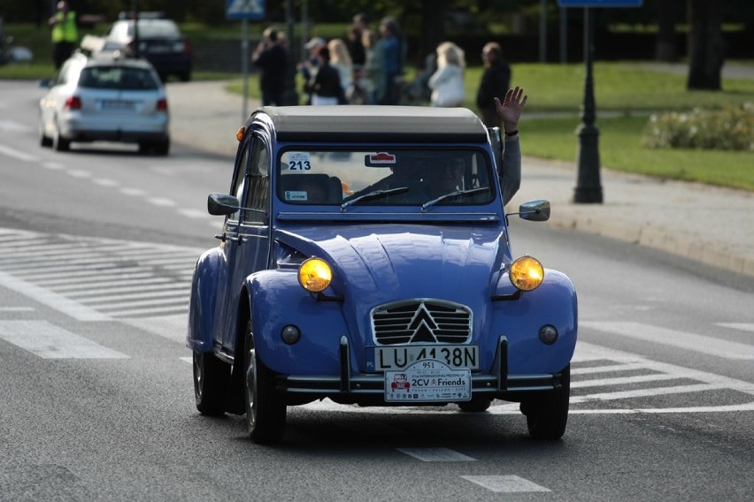 21. Międzynarodowy Zlot Miłośników Citroëna 2CV [ZDJĘCIA...