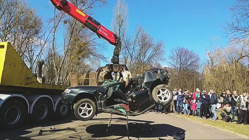 Zlot mercedesów w Rybniku - strażacy rozcinali osobowe audi - WIDEO I ZDJĘCIA