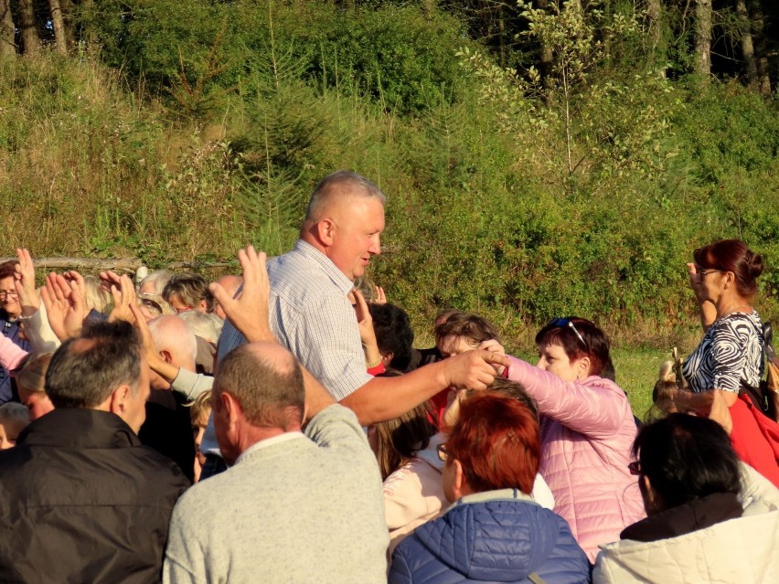 Muszyna. Na górze Malnik stanął drewniany krzyż [ZDJĘCIA]