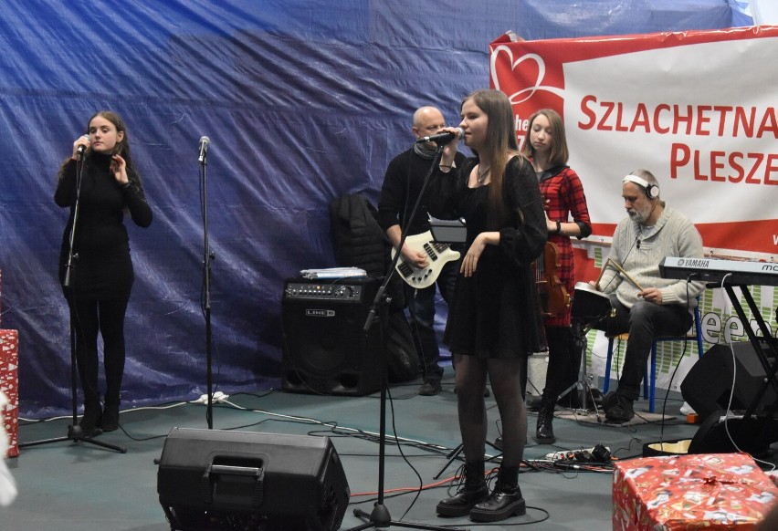 Charytatywny koncert w ramach Szlachetnej Paczki w Zespole Szkół Technicznych w Pleszewie