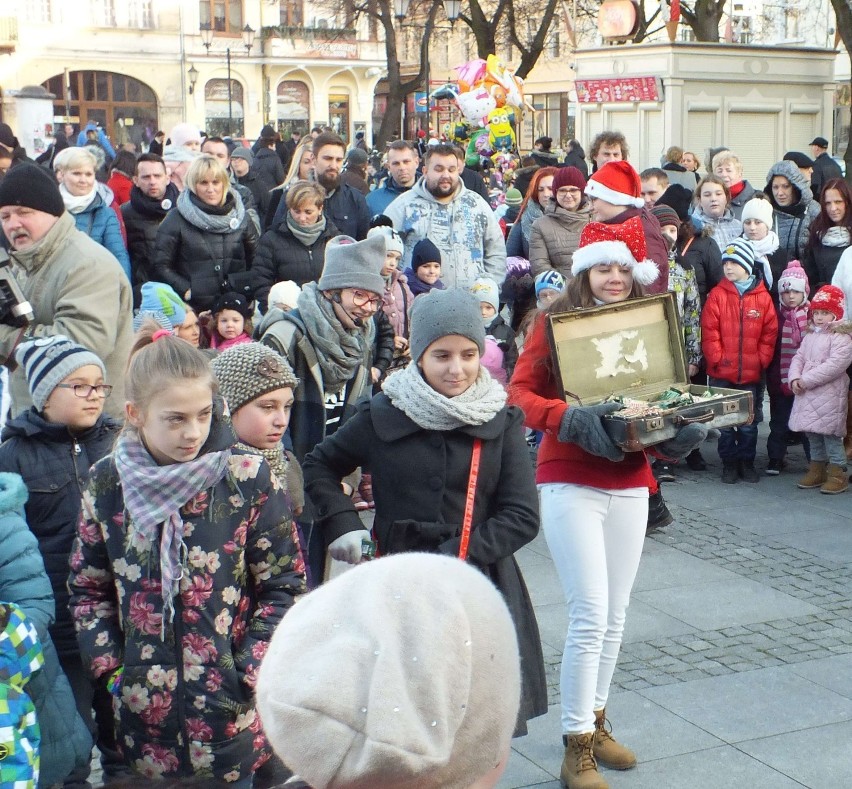 Na rynku  w Chełmnie zorganizowano mikołajkowe atrakcje pod hasłem “List od świętego Mikołaja”