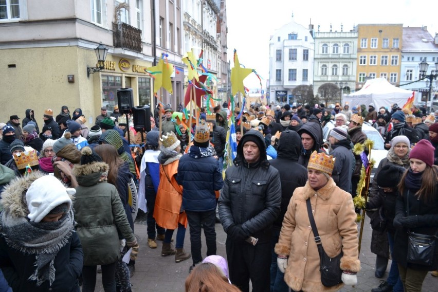 Orszak Trzech Króli w Tczewie: wymarsz z pl. Hallera [FOTO, WIDEO]