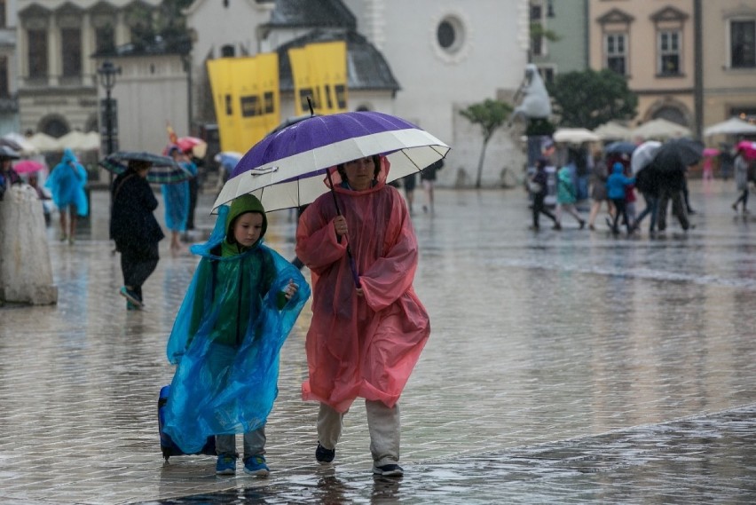 IMGW ostrzeżenia. Ulewne deszcze i burze w Małopolsce. Kiedy...