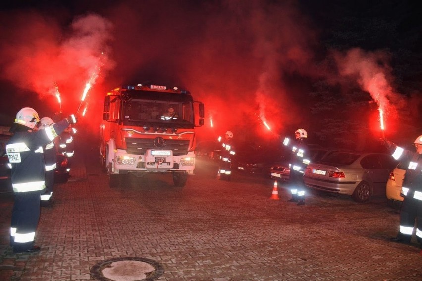 Wąsosz. Ochotnicza Straż Pożarna w Wąsoszu ma nowy wóz bojowy. Strażacy pokazali go mieszkańcom podczas przejazdu przez miasto [ZDJĘCIA]