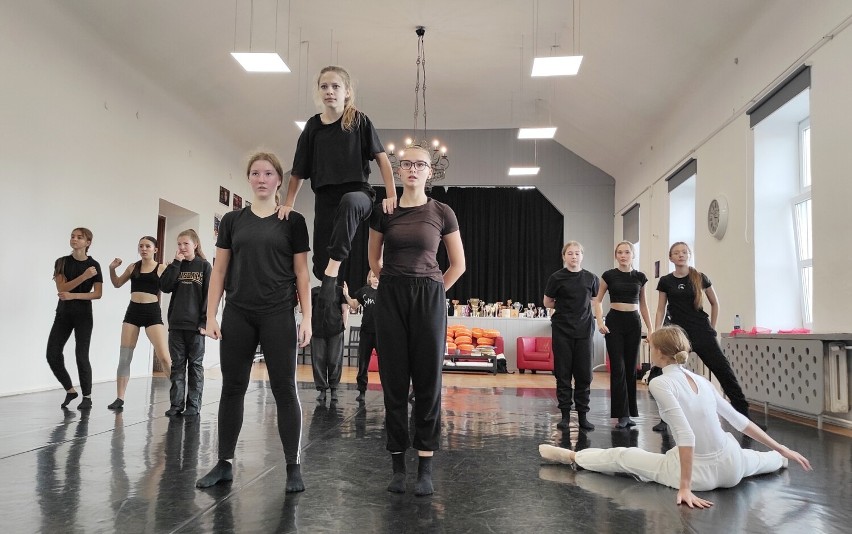 Tak wyglądały warsztaty taneczne z Małgorzatą Ziółkowską w Młodzieżowym Domu Kultury w Chełmie. Zobacz fotorelację