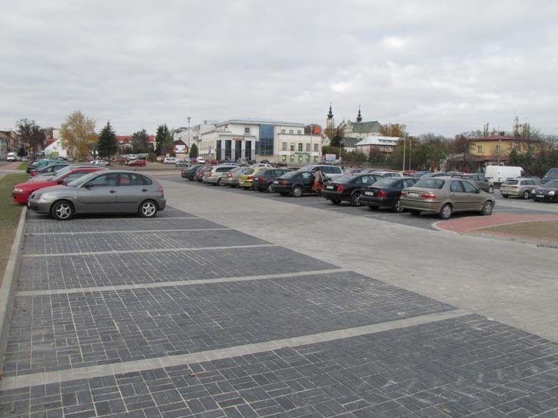 Biała Podlaska: Parking przy ul. Narutowicza prawie gotowy (ZDJĘCIA)