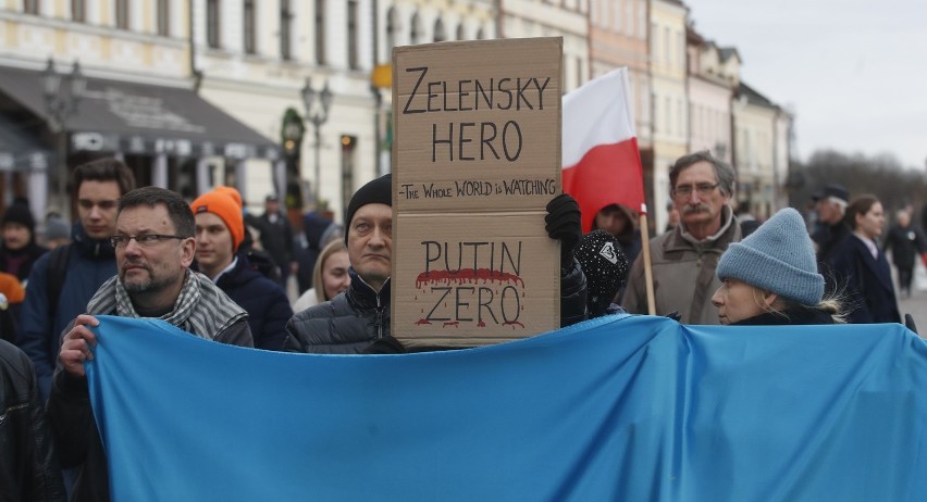 Solidarni z Ukrainą. Demonstracja na Rynku w Rzeszowie [ZDJĘCIA]