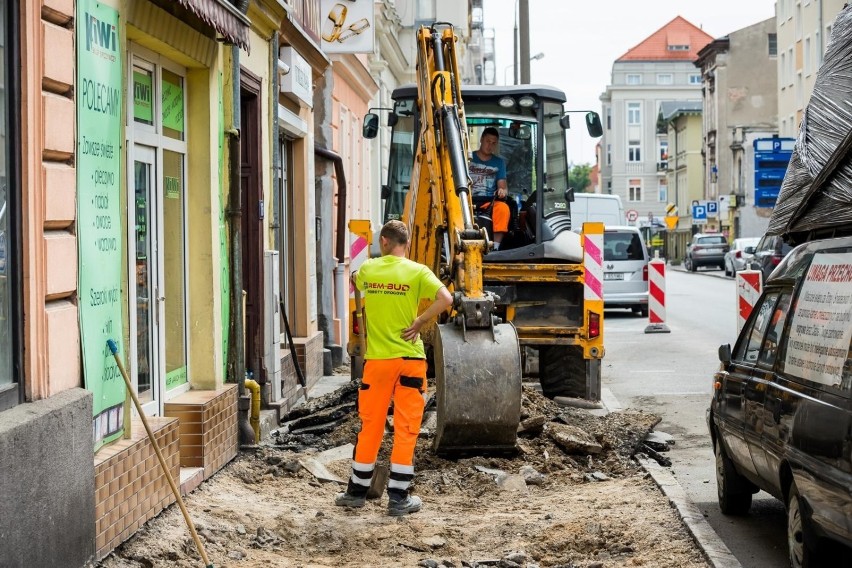 Kilka miesięcy temu przeprowadzono remont chodnika po...