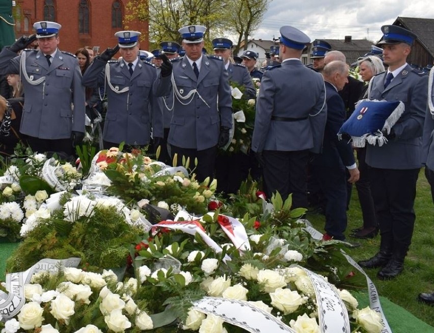 Pow. człuchowski. Pogrzeb mł. asp. Adama Rekowskiego. Zginął, gdy jechał na miejsce innego wypadku