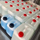 Przedsiębiorcy kupili 250 litrów płynu do dezynfekcji. Trafił do świdnickiego szpitala i pogotowia