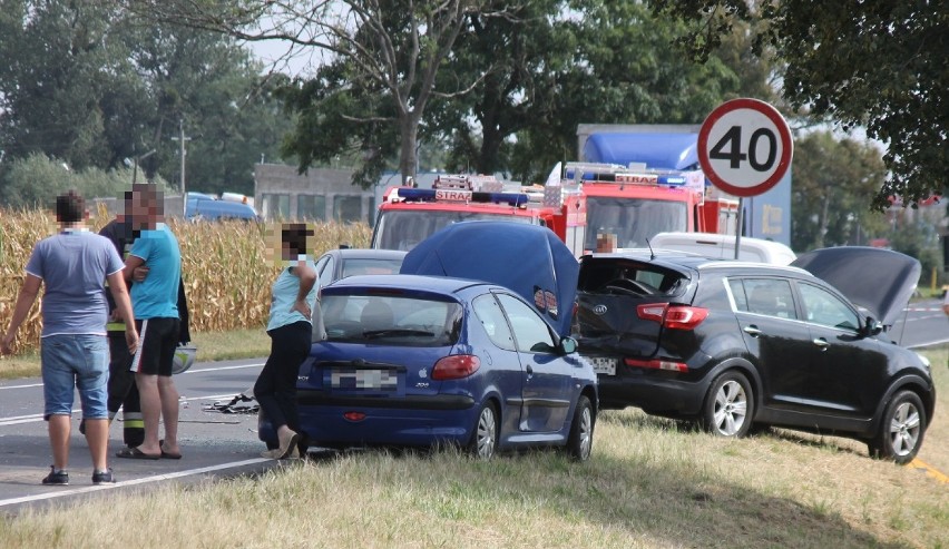 Wypadek pięciu aut. Jedna osoba ranna. Policja szuka kierowcy jednego pojazdu [ZDJĘCIA]