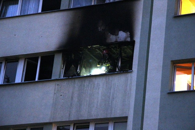 Pożar bloku na Kazimierza 9 w Łodzi. Ewakuowano wszystkich lokatorów bloku