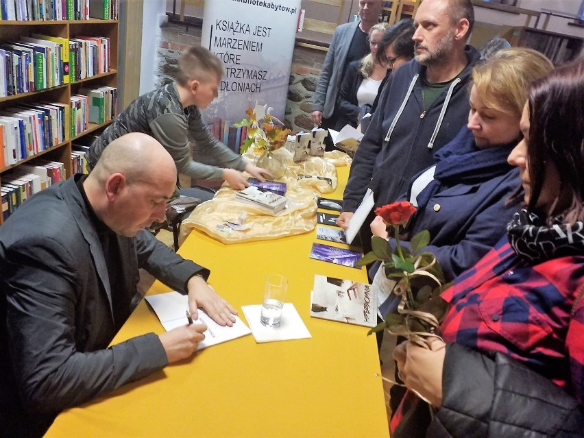 Bytów. Poeta w policyjnym mundurze – Jarosław Juchniewicz - wydał tomik poezji. Już szósty (FOTO)