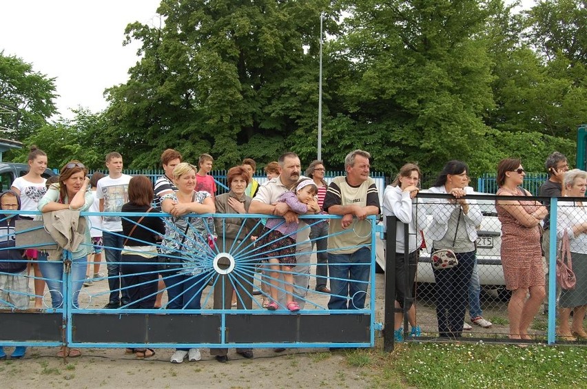 W Kartuzach księża pokonali żeński zespół piłkarek Sztorm z Gdyni. Sprawdź, jaki był wynik