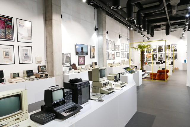 Muzeum Apple w Fabryce Norblina już otwarte. To jedyne takie miejsce w  Polsce. W środku 1600 eksponatów i replika pierwszego komputera | Warszawa  Nasze Miasto