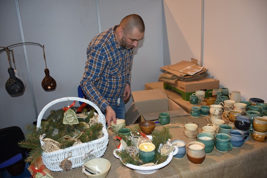 Ponad 80 wystawców zaprezentowało swoje wyroby na Jarmarku Bożnarodzeniowym w Chełmie. Zobacz zdjęcia