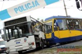 Wypadek w Toruniu. 11 osób poszkodowanych po zderzeniu tramwaju z autobusem [ZDJĘCIA]