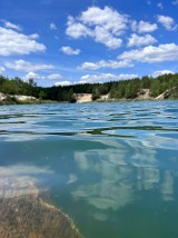 Piękne lato! Te polskie jeziora są blisko Zgorzelca. Tu znajdziesz ochłodę i miejsce do plażowania.  MAPA, ZWIEDZANIE, CENNIK 2022