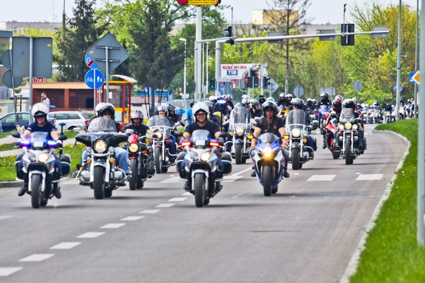 Rozpoczęcie sezonu motocyklowego 2016 w Łomży. Parada ulicami miasta.