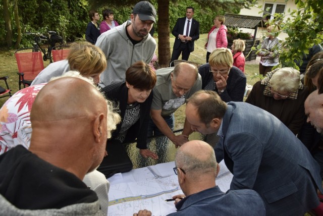 Mieszkańcy ulicy Miedniewickiej spotkali się wczoraj wieczorem z prezydentem Skierniewic Krzysztofem Jażdżykiem. Spotkanie dotyczyło przebudowy ulicy Miedniewickiej i miało charakter konsultacji społecznych.