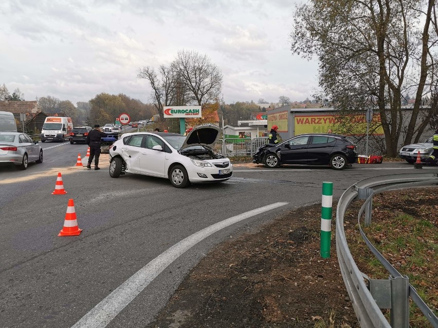 Kolizja na "ósemce". Droga do szpitala jest zablokowana!  [ZDJĘCIA]