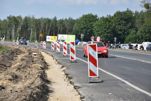 Na początek poszerzane są pobocza drogi krajowej nr 25