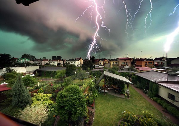 Uwaga na burze przejdą nad Polską i województwem śląskim [ZDJĘCIA]