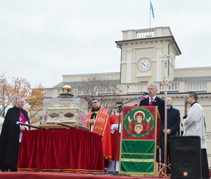 Adoracja relikwii świętej Wiktorii, patronki miasta i diecezji łowickiej [ZDJĘCIA]