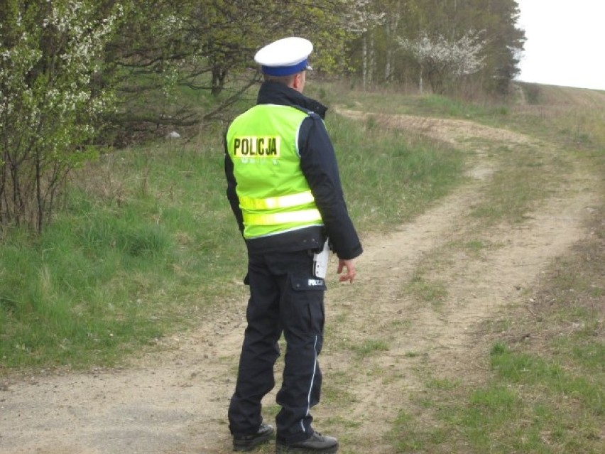 Powiat gdański: Policjanci ze strażą leśną sprawdzają miejsca z mapy zagrożeń