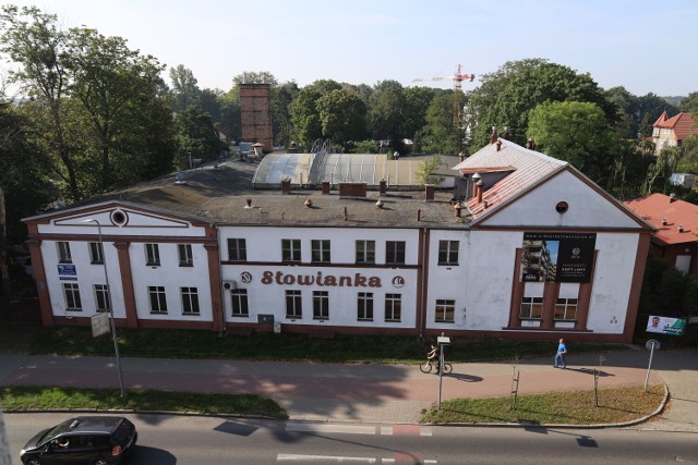 Współczesny widok na dawną fabrykę CSI Słowianka przy ulicy Kościuszki w Szczecinku