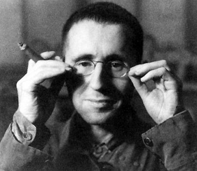 Czytanie w ciemnościach twórczości Bertolta Brechta odbędzie się w klubie Schron.