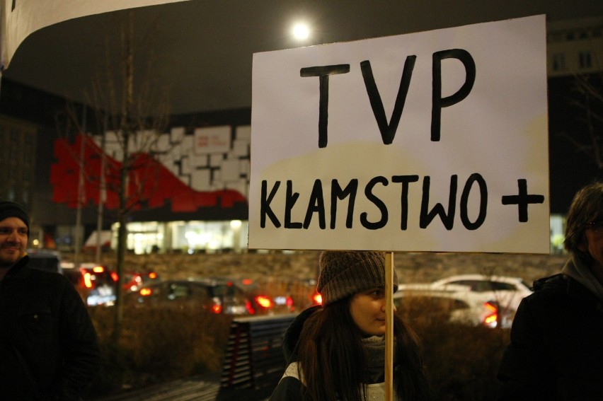 Stop propagandzie nienawiści. Protest pod TVP Info po...