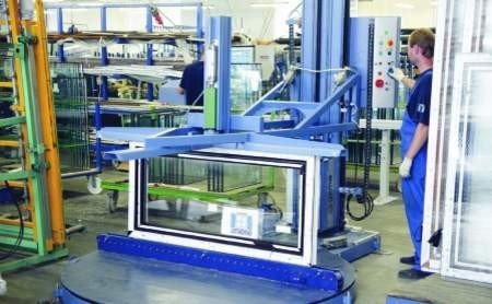 Oknoplast produkuje w nowoczesnym parku maszynowym z komponentów czołowych europejskich firm. Wykonuje okna wyłącznie na indywidualne zamówienie klienta

 fot. LUDWIK KOSTUŚ