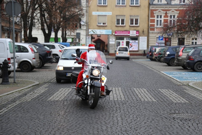 Wolsztyn: Mikołaje w centrum miasta! Zobacz, co tam robili 