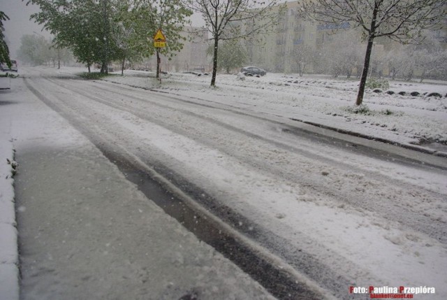 Ciężkie warunki na  ulicach miasta. Na zdjęciu ulica Sportowa Fot. Paulina Przepi&oacute;ra